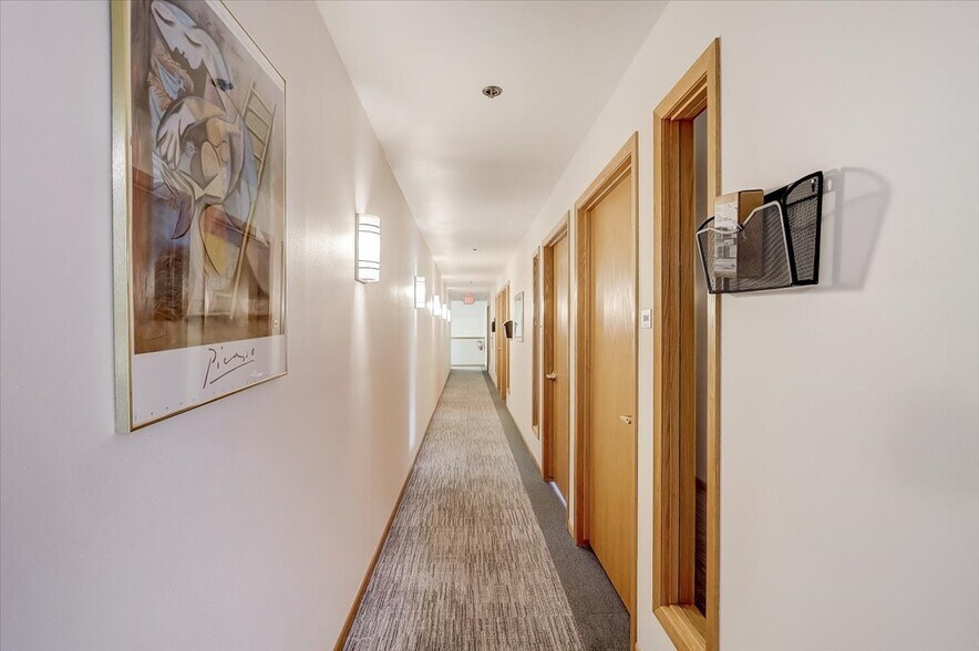 More Photos Of 2987 Yarmouth Greenway Dr, Madison Office For Sale