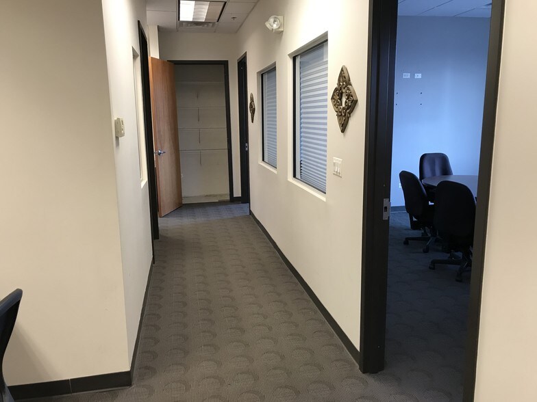 More Photos Of 9 Crystal Lake Rd, Lake In The Hills Office For Lease