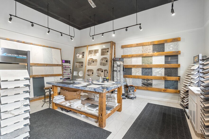 More Photos Of 890 Lafayette Rd, Seabrook Freestanding For Lease