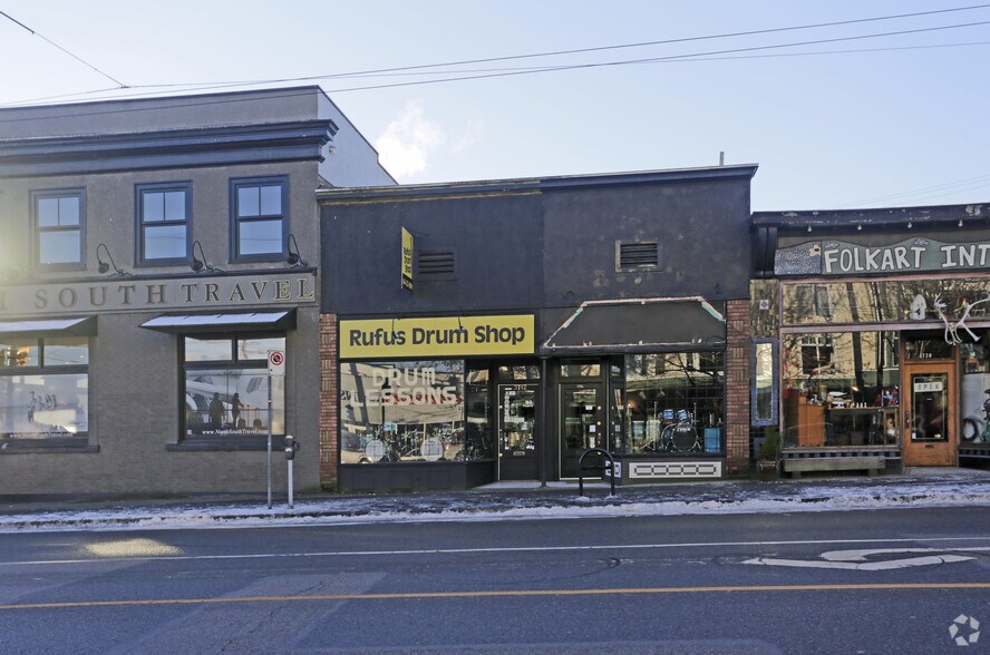 More Photos Of 3712 W 10th Av, Vancouver Storefront For Lease