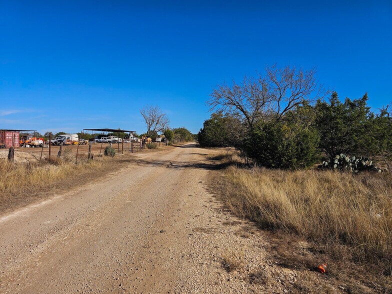 More Photos Of 854 N Creek Rd, Comfort Land For Lease