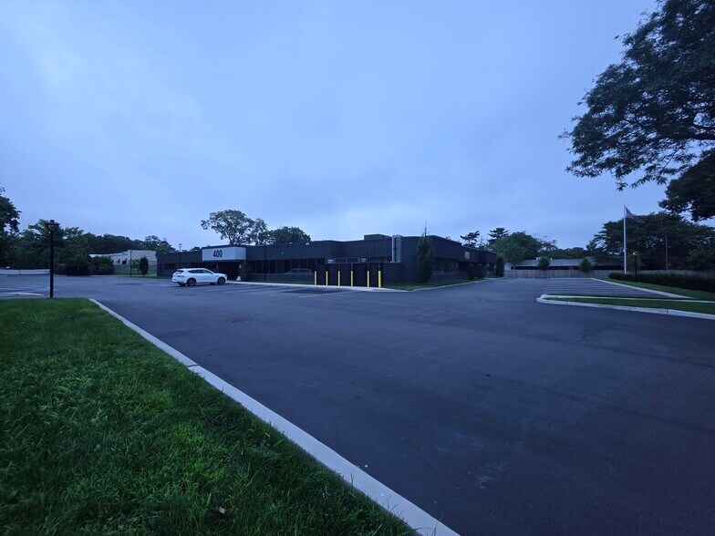 More Photos Of 400 Townline Rd, Hauppauge Office For Lease