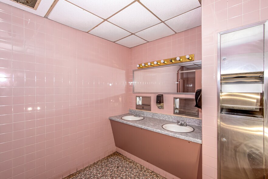 More Photos Of 15 7th St, Augusta Restaurant For Sale