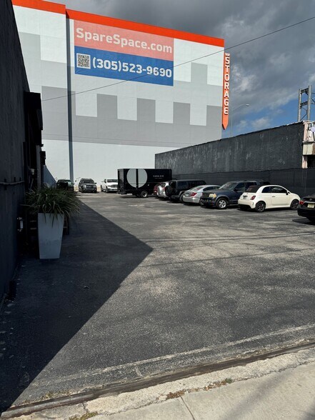 More Photos Of 667 NW 29th St, Miami Warehouse For Lease