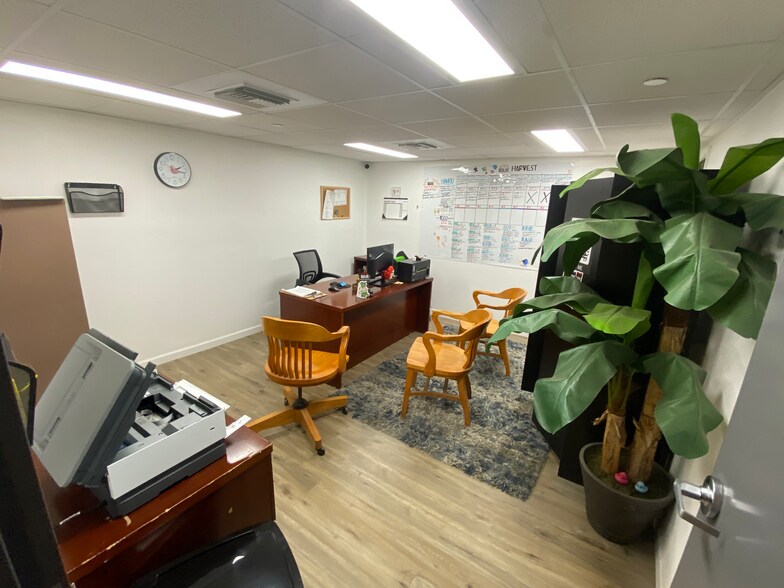 More Photos Of 2985 W Whitton Ave, Phoenix Warehouse For Sale