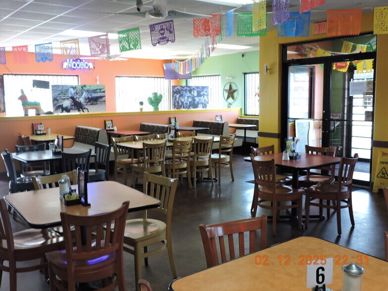 More Photos Of 5560 Gulfton Dr, Houston General Retail For Sale