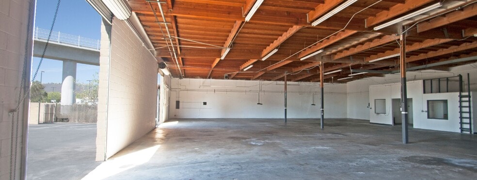 More Photos Of 826 Rancheros Dr, San Marcos Warehouse For Lease