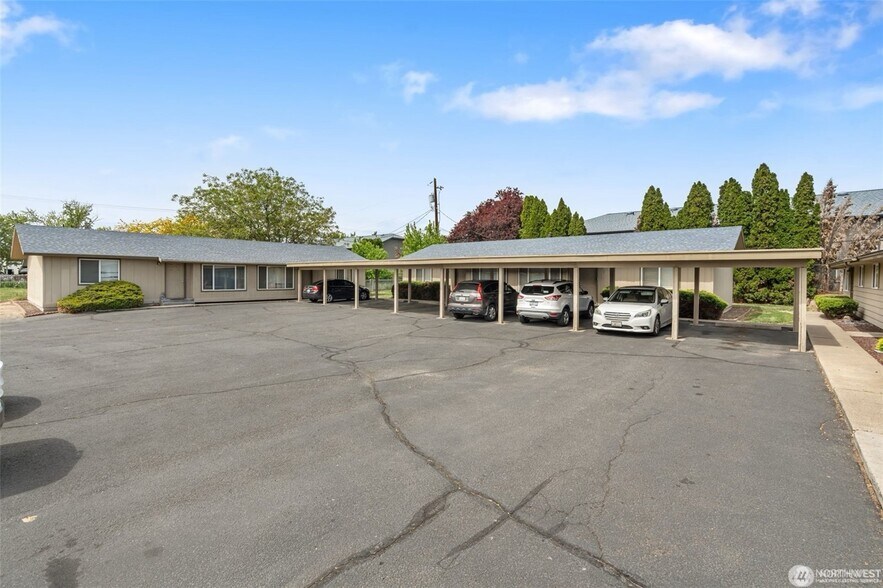 More Photos Of 1011-1015 S 48th Ave, Yakima Apartments For Sale