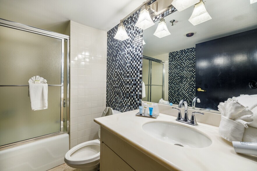More Photos Of 2645 Lyndon B Johnson Fwy, Dallas Hotel For Sale