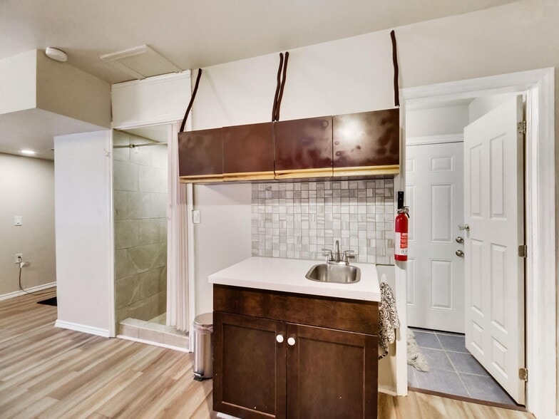 More Photos Of 443 Wentworth St N, Hamilton Storefront Retail Residential For Sale