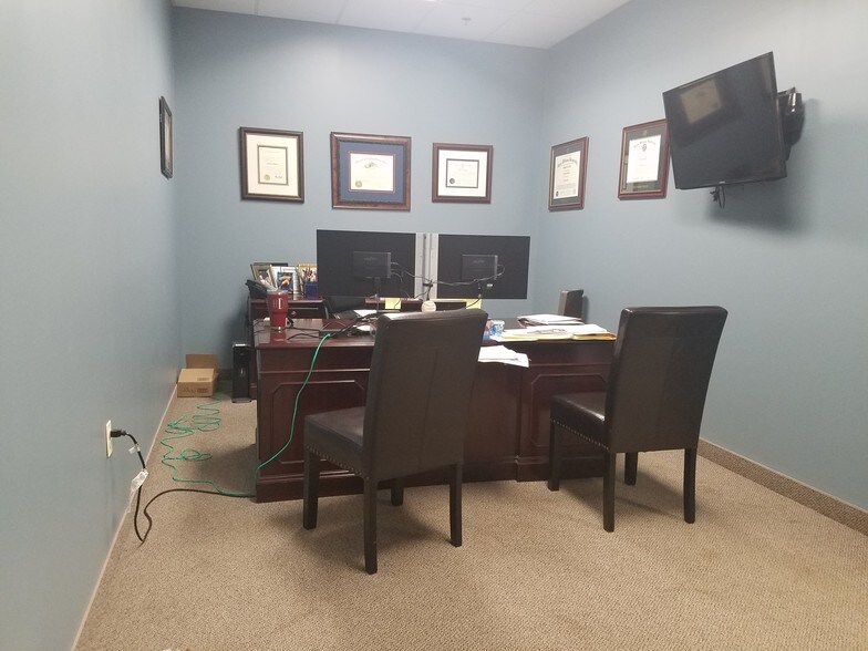 More Photos Of 100-140 Riverview Ctr, Middletown Office For Lease