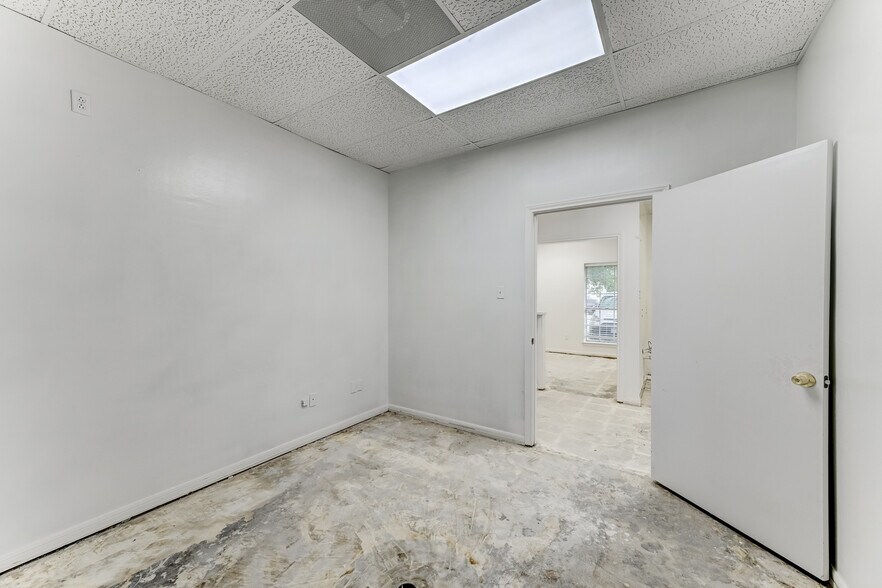 More Photos Of 14721 Pebble Bend Dr, Houston Medical For Lease