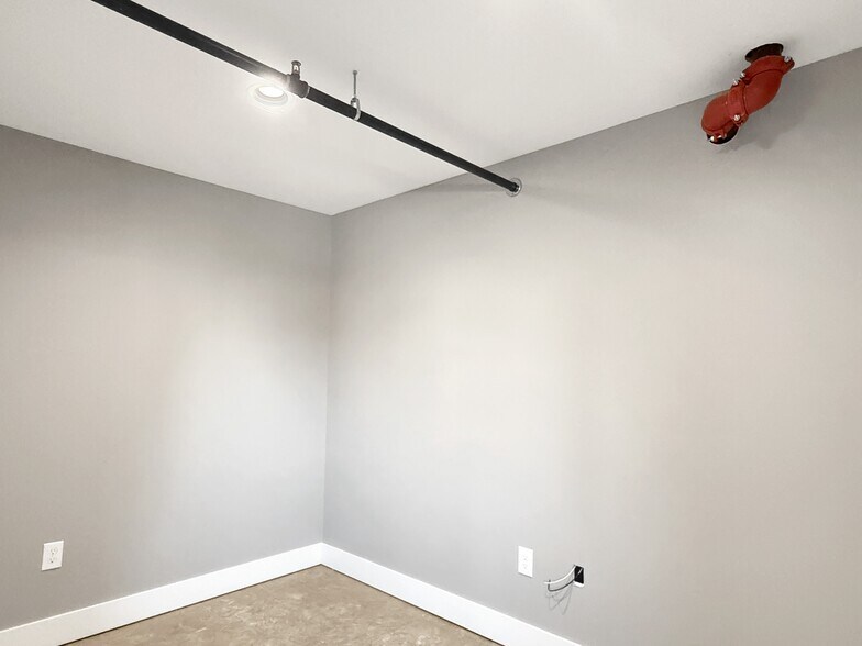 More Photos Of 1911 NE 58th Ave, Des Moines Industrial For Sale