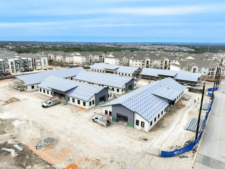 More Photos Of 211 Crossing Ave, San Antonio Office For Sale