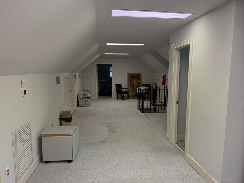 More Photos Of 56 Wentworth St, Charleston Office For Sale