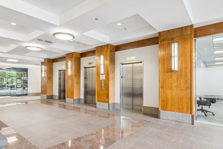 More Photos Of 150 W Civic Center Dr, Sandy Unknown For Lease