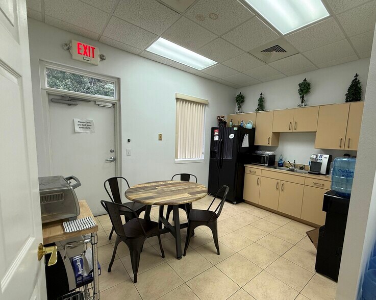 More Photos Of 100 La Costa Ln, Daytona Beach Office For Lease