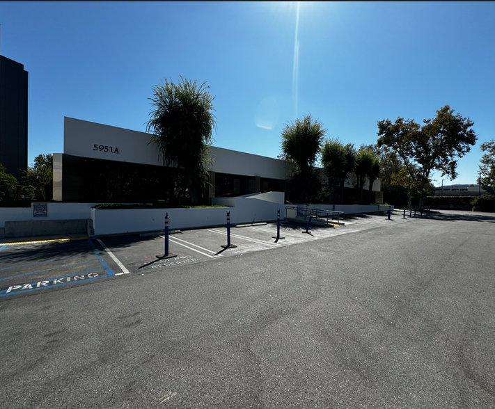 Primary Photo Of 5947-5951 Variel Ave, Woodland Hills Office For Sale