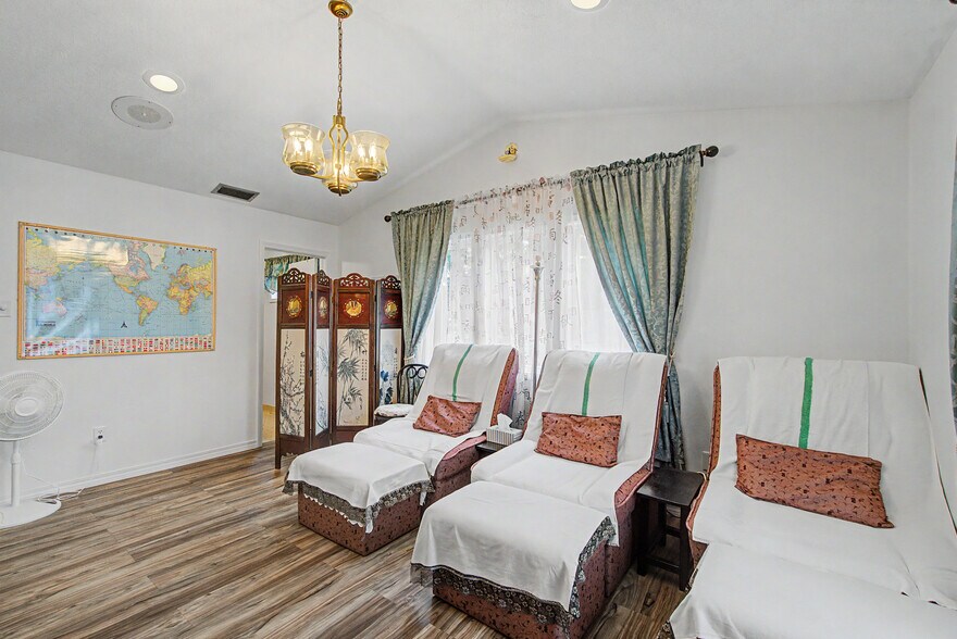 More Photos Of 71 Midtown Park W, Mobile Medical For Sale