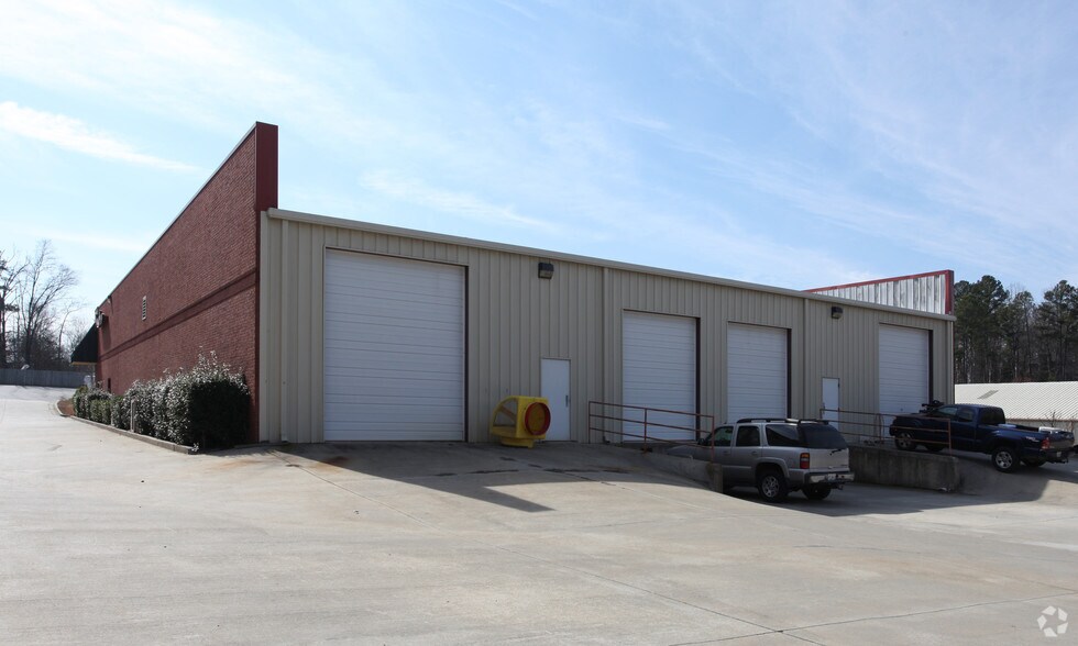 More Photos Of 6110 Parkway North Dr, Cumming Warehouse For Lease