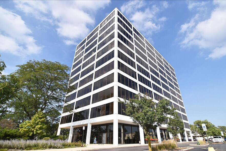 More Photos Of 1701 E Woodfield Rd, Schaumburg Office For Lease