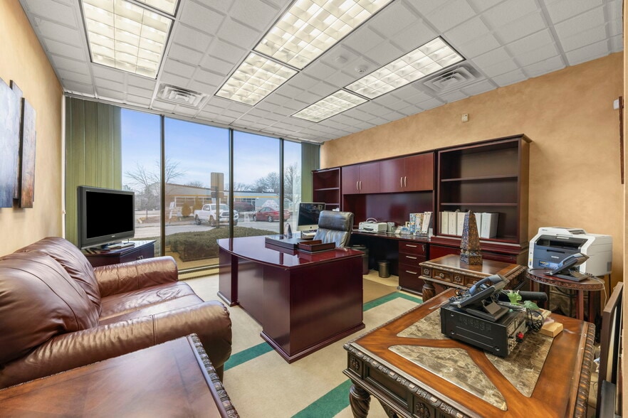 More Photos Of 10S660 Kingery Hwy, Willowbrook Office For Sale