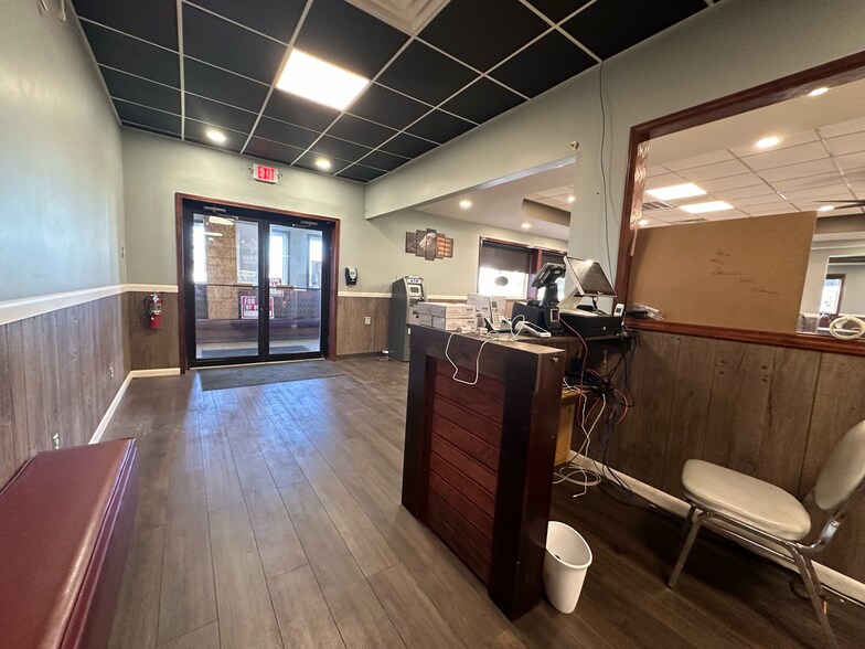 More Photos Of 102 E Park St, Taylorville Freestanding For Sale