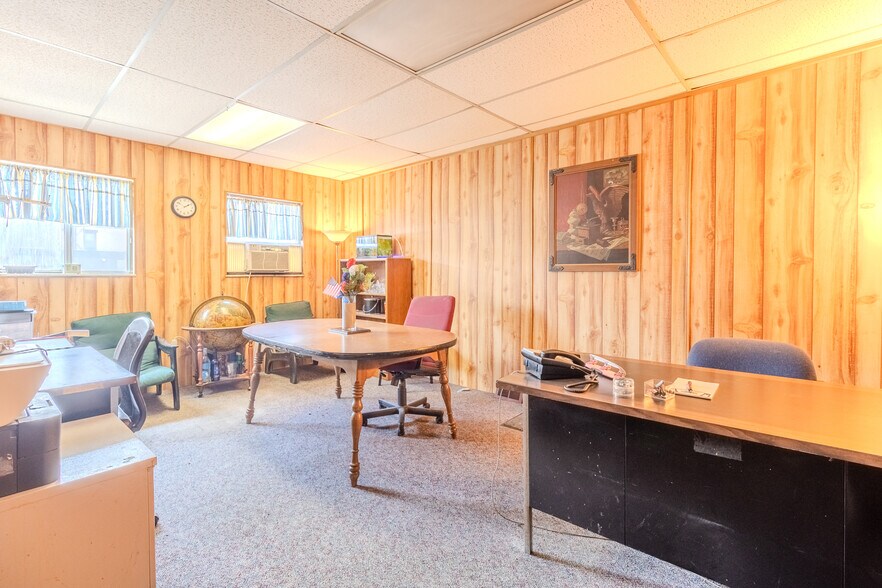 More Photos Of 1154 5th Ave, East McKeesport Office For Sale