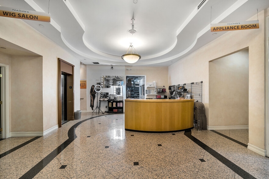 More Photos Of 12640 Riverside Dr, Valley Village Storefront Retail Office For Sale
