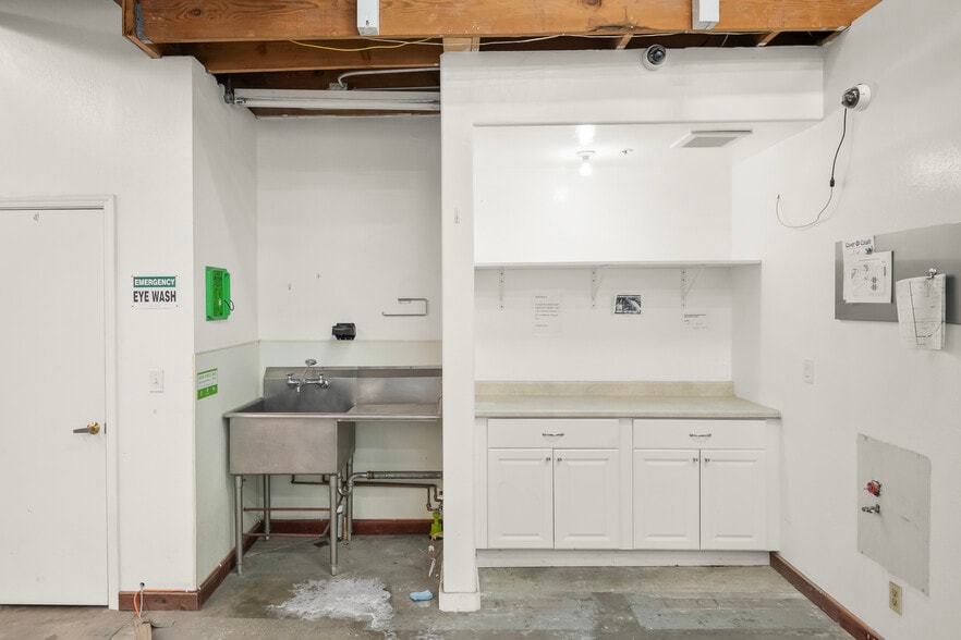 More Photos Of 1160 Industrial Rd, San Carlos Research And Development For Sale