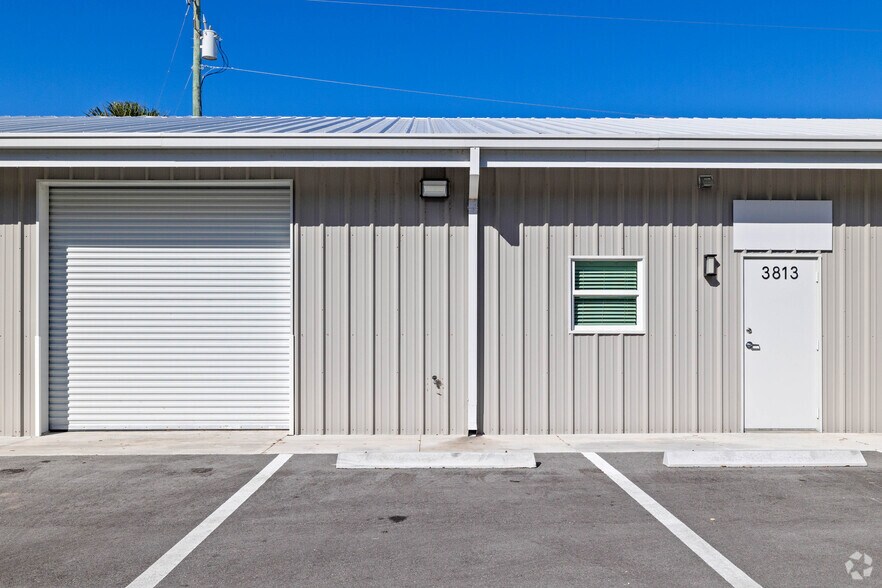 More Photos Of 3801-3815 Oleander Ave, Fort Pierce Warehouse For Lease