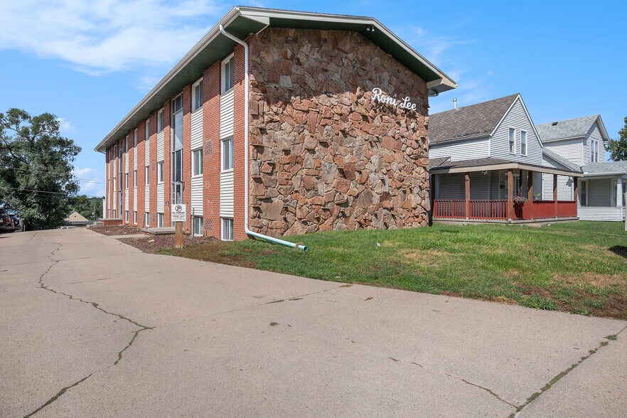 More Photos Of 4422 S 25th St, Omaha Apartments For Sale