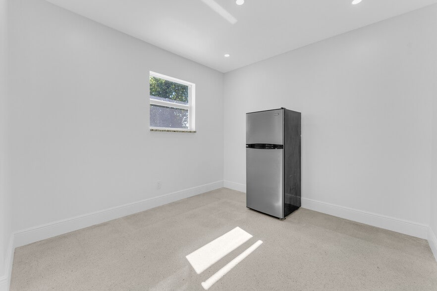 More Photos Of 5820 Sheridan St, Hollywood Office For Sale