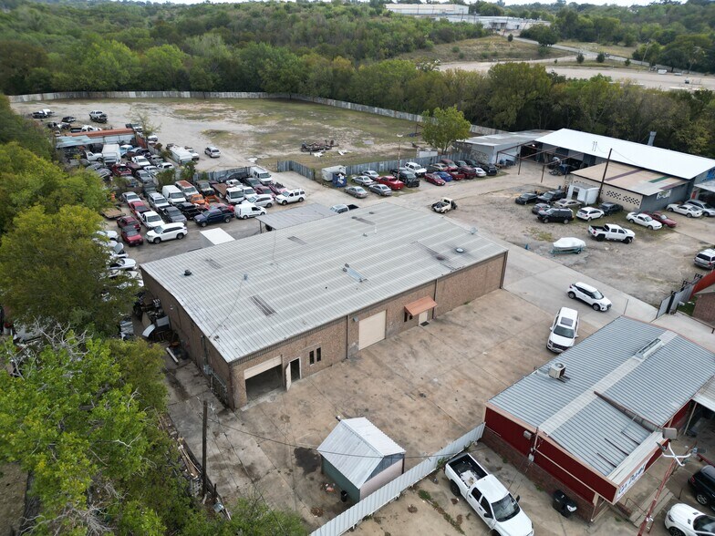 More Photos Of 2164 Jacksboro Hwy, Fort Worth Warehouse For Lease