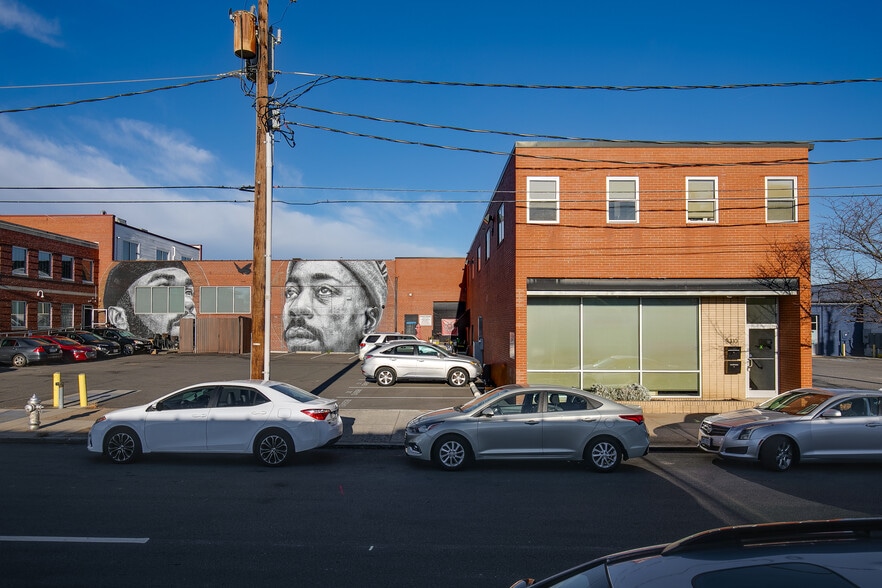 More Photos Of 3310 W Clay St, Richmond Showroom For Lease