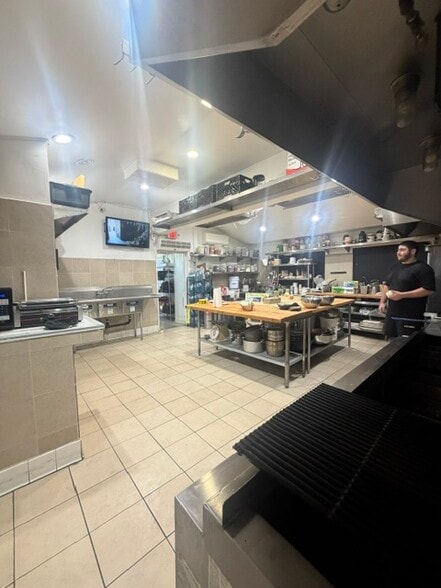 More Photos Of 6500 Foothill Blvd, Tujunga Restaurant For Sale