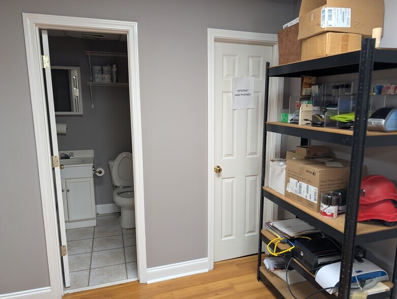 More Photos Of 612 Ball Street, Perry Storefront Retail Office For Sale
