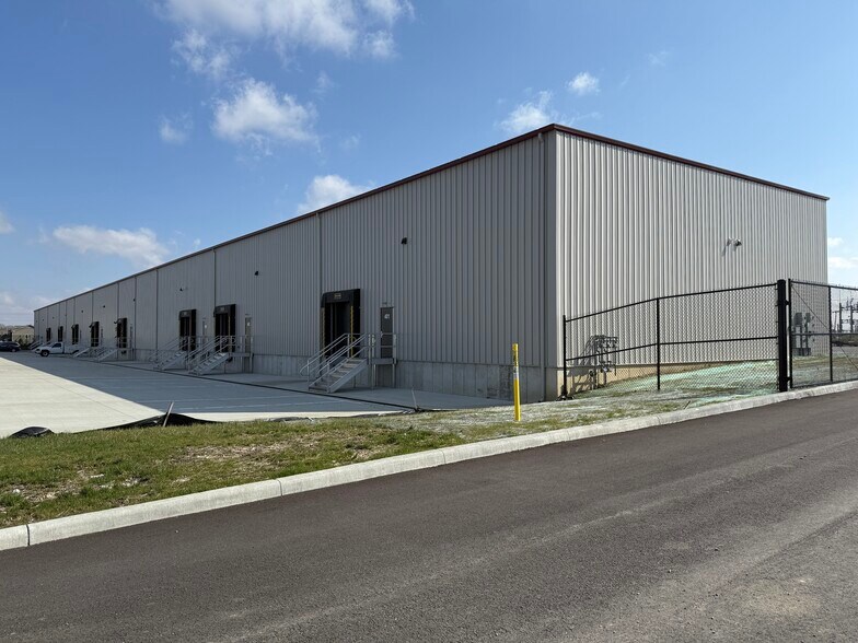 More Photos Of 3103 W. CR 1000N, Fortville Industrial For Lease