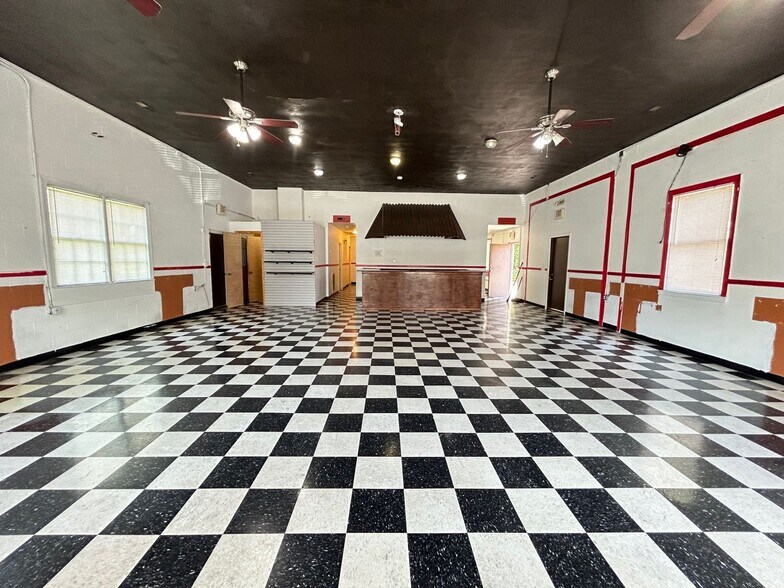 More Photos Of 5105 Melrose Ave NW, Roanoke Freestanding For Sale