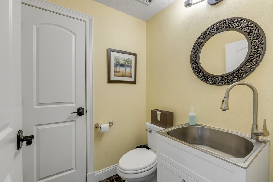 More Photos Of 136 Julia St, New Smyrna Beach Flex For Sale