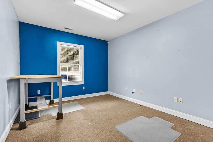 More Photos Of 107 Hillcrest Ave, Simpsonville Office For Sale