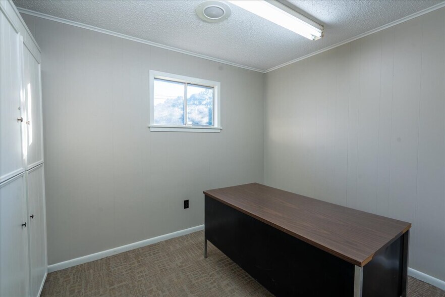 More Photos Of 5304 Meeks Dr, Orange Office For Sale
