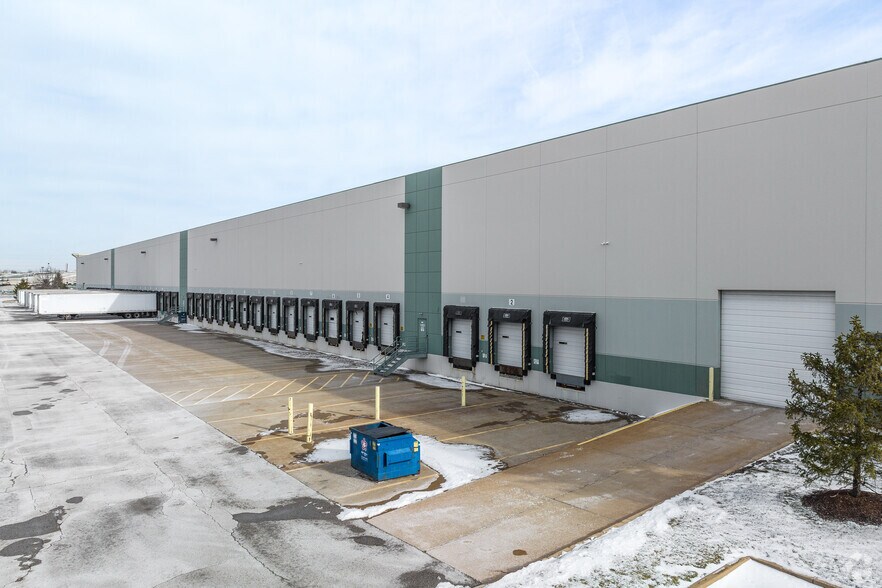 More Photos Of 13201-13221 Corporate Exchange Dr, Bridgeton Distribution For Lease