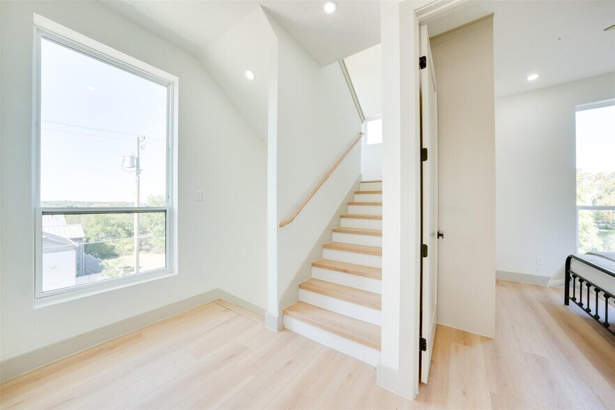 More Photos Of 512 Lancaster Ave, Dallas Apartments For Sale