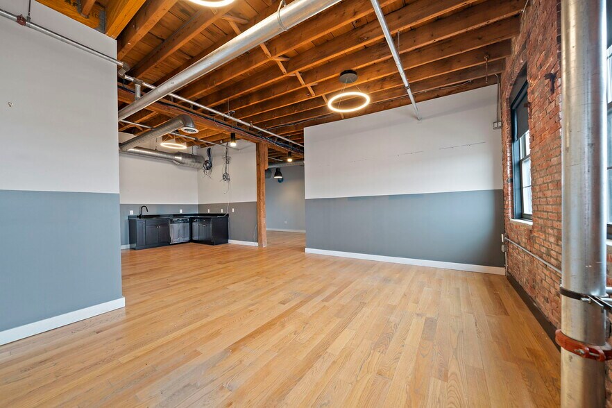 More Photos Of 12-16 Ericsson St, Boston Warehouse For Lease