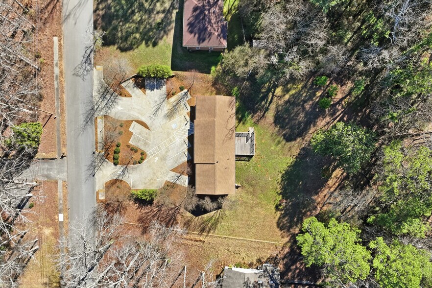 More Photos Of 2239 Scenic Dr, Snellville Office For Sale