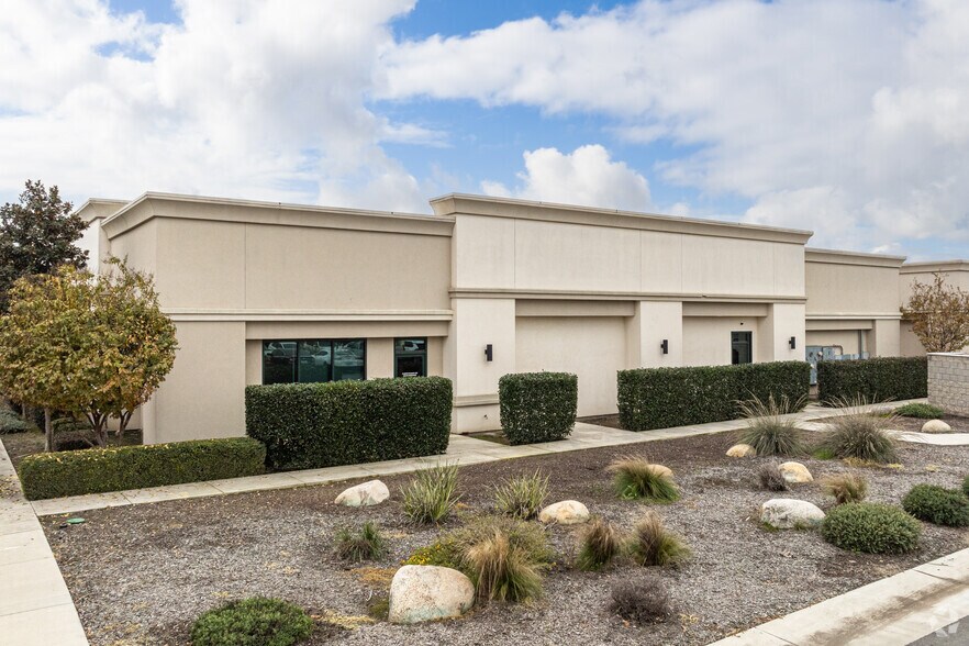 More Photos Of 1969 Hillman St, Tulare Office Residential For Lease