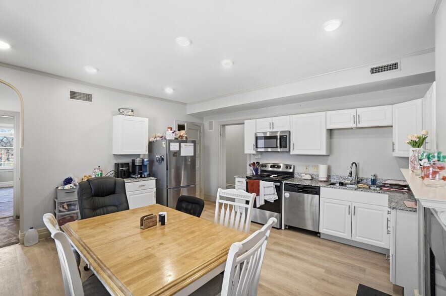 More Photos Of 2406 Auburn Ave, Cincinnati Office Residential For Sale