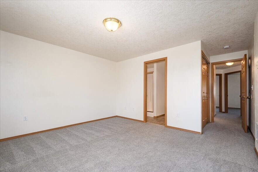 More Photos Of 4038-4048 SE Powell Valley Rd, Gresham Specialty For Sale