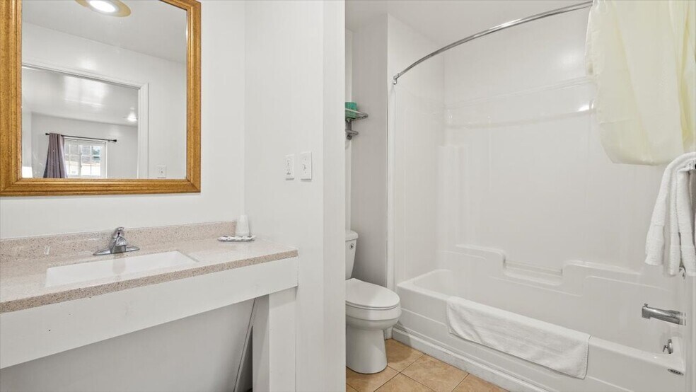 More Photos Of 5 Canada St, Lake George Hotel For Sale